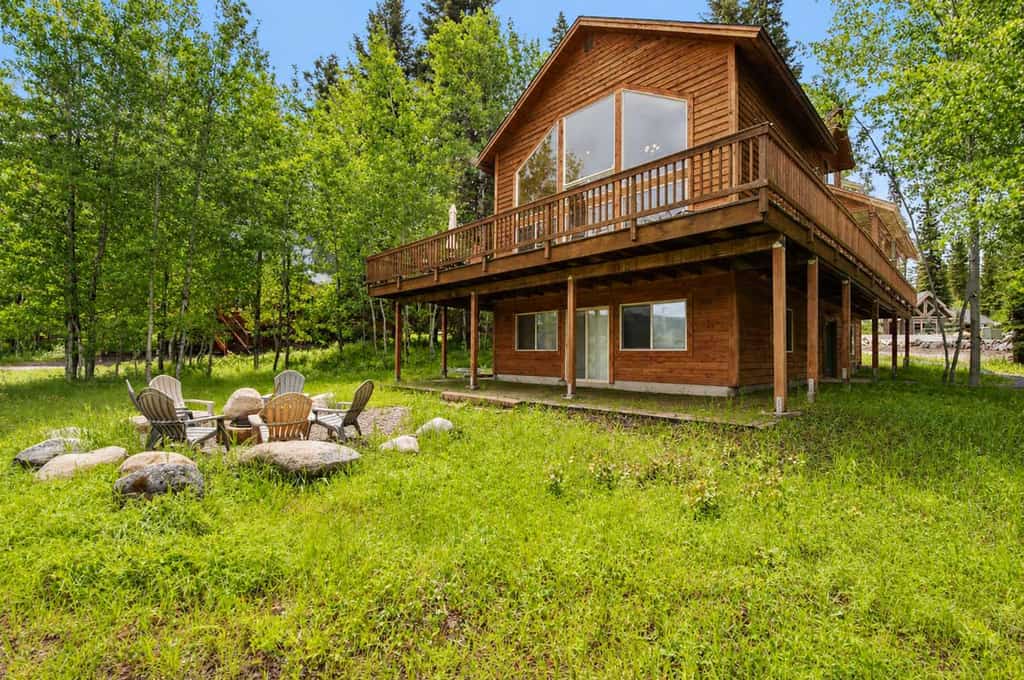 A spacious, multi-level home in the Spring Mountain Ranch community with mountain views, a large deck, air conditioning, and a full game room with pool table and wet bar. Designed for groups, the layout includes four king bedrooms, multiple living areas, and a main-level primary suite. Enjoy access to community amenities including a pool, hot tub, fitness center, and courts.
