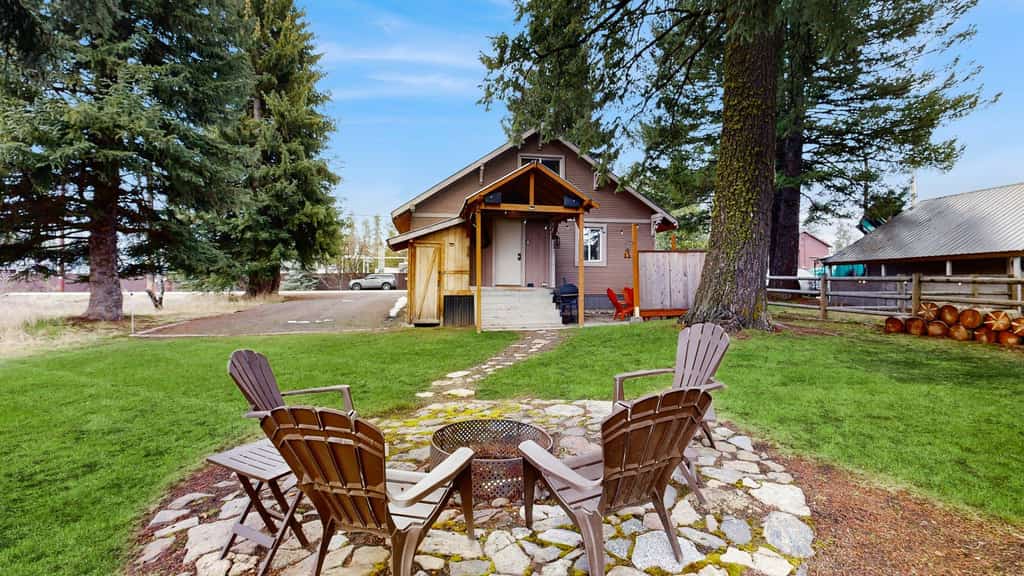 A cozy, pet-friendly McCall cottage with vaulted ceilings, warm cabin finishes, and a flexible layout for families or small groups. Features include a loft hangout space for kids, fire pit, outdoor patio, gas grill, stainless steel appliances, and a quiet setting just 1.5 miles from downtown McCall and Payette Lake.