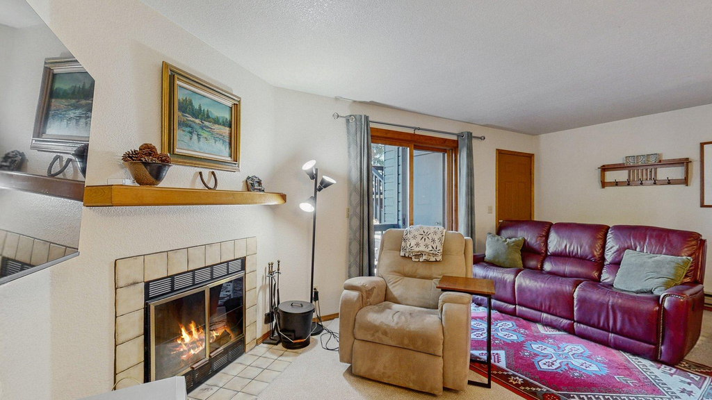 Downtown McCall Condo | Fireplace + Balcony