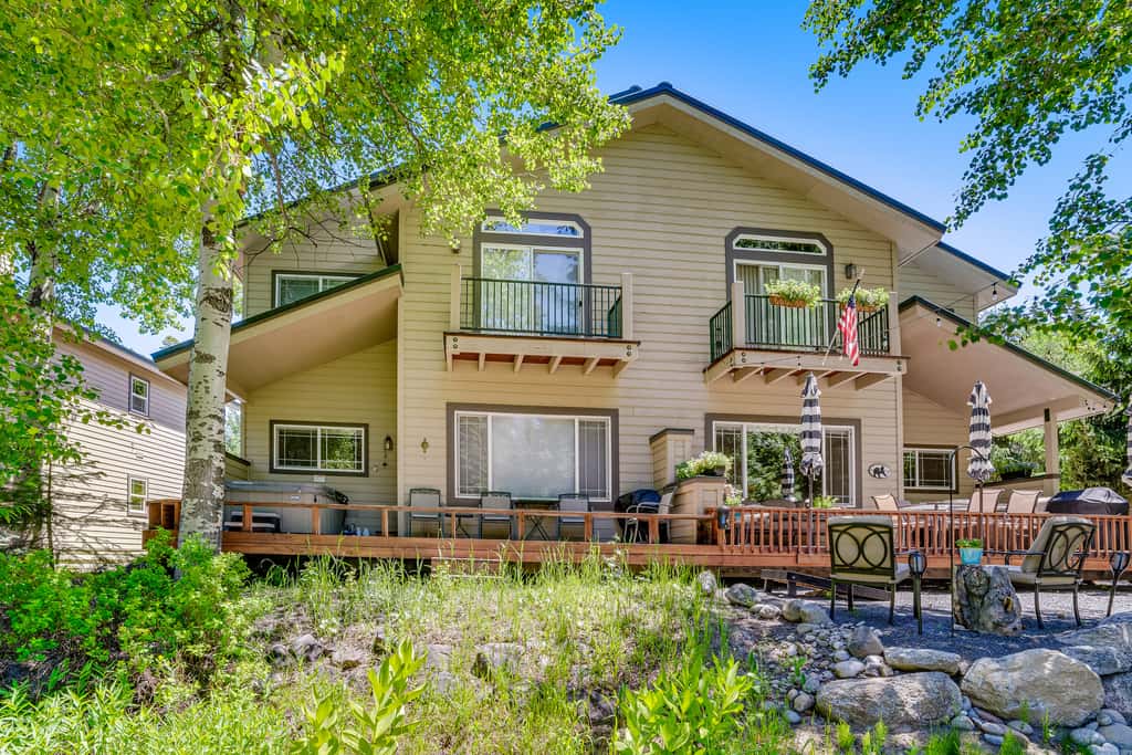 McCall Golf Retreat | Hot Tub & Fairway Views