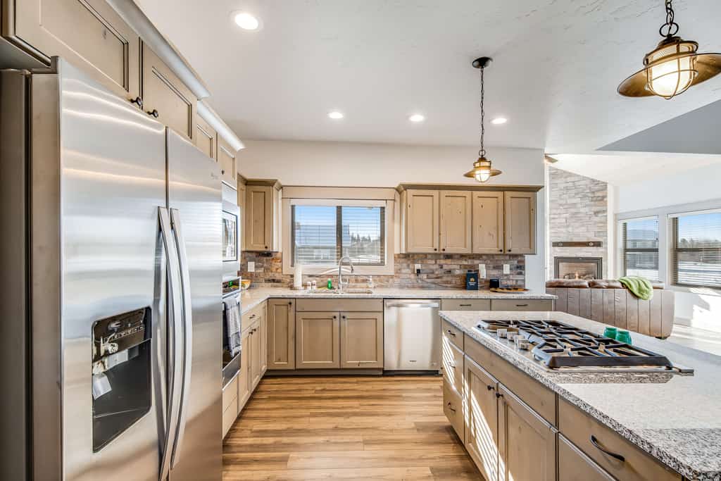 A spacious, pet-friendly McCall retreat with a private hot tub, vaulted ceilings, and a separate bunk and hangout room above the garage. Designed for larger groups, the home features multiple gathering spaces, oversized leather seating, and a quiet location close to Ponderosa State Park trails and the McCall Golf Club.