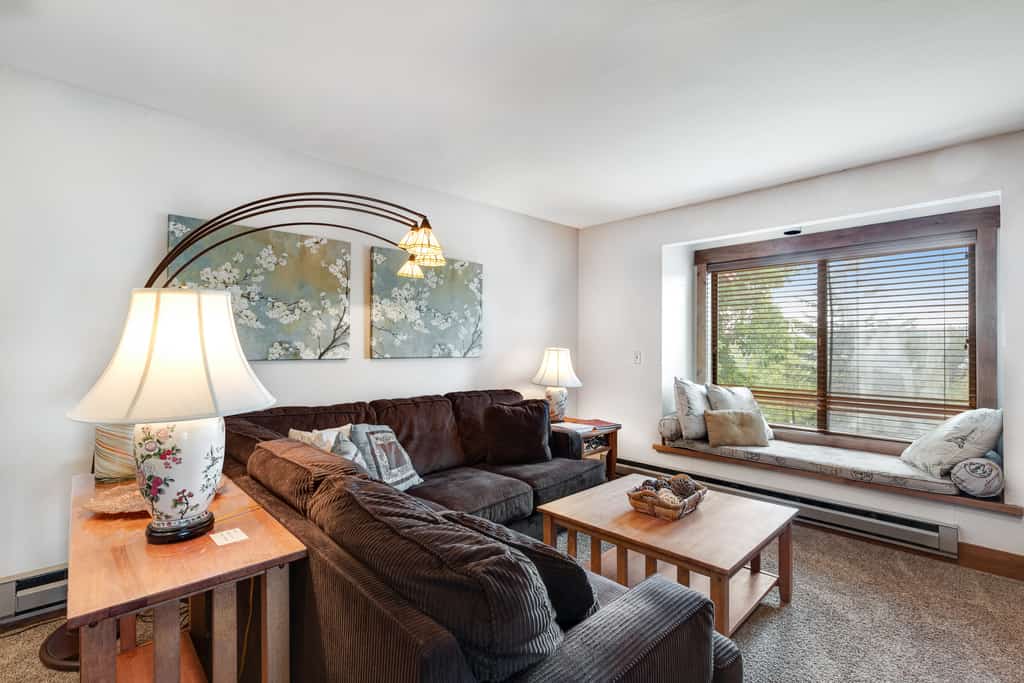 A spacious third-floor McCall condo just steps from Payette Lake, Mile High Marina, parks, restaurants, and downtown shopping. Featuring a stone fireplace, oversized sectional, private balcony, and a large primary suite, this comfortable mountain retreat offers an ideal location for enjoying everything McCall has to offer year-round.