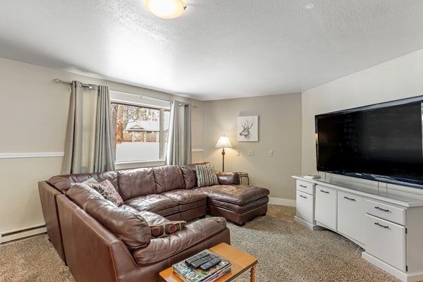 A spacious McCall home with room for families and groups to spread out comfortably. Multiple living spaces, a loft sleeping area, foosball table, and covered upper deck make it easy to relax after days spent exploring McCall, Payette Lake, and Ponderosa State Park. Conveniently located near downtown with air conditioning, outdoor seating, and dog-friendly accommodations.