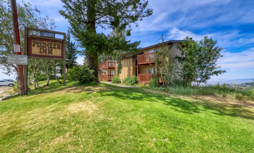 Mountain Condo: Ski Access & Tree-Lined Deck
