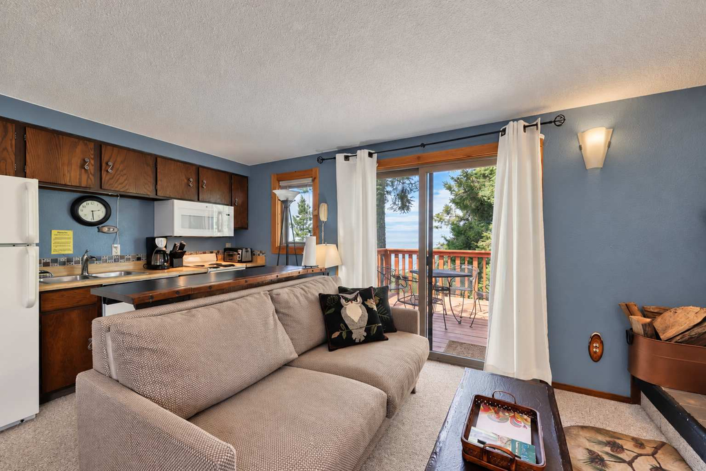 Bogus Basin Ski-In/Ski-Out Condo, Two Decks