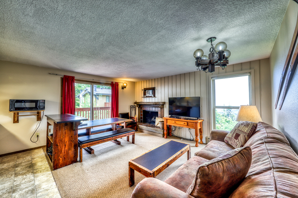 Ski-In Ski-Out Bogus Basin Condo with 2 Decks