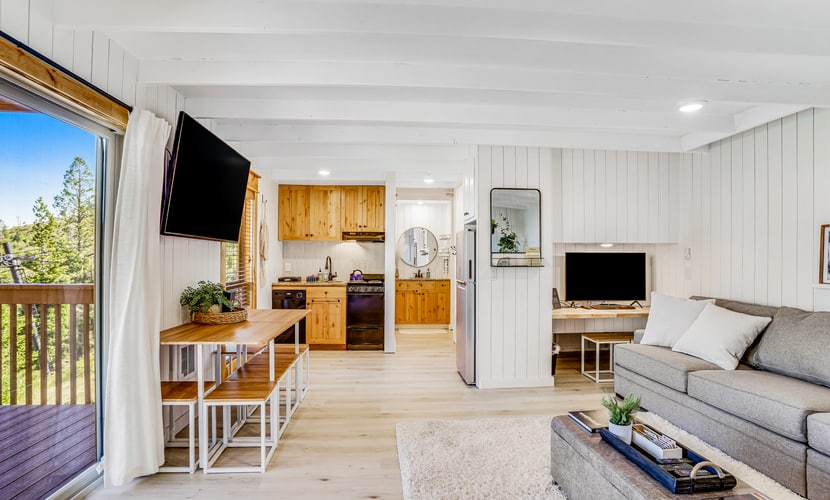 Stay slopeside at this first-floor ski-in/ski-out studio in the heart of Bogus Basin. Perfect for couples, families, or small groups, this mountain retreat offers direct access to the slopes, a cozy wood-burning fireplace, private deck with sweeping Horseshoe Bend Valley views, and flexible sleeping arrangements. Spend the day skiing, hiking, or mountain biking, then relax in the comfort of your mountain getaway just 20 miles from downtown Boise.