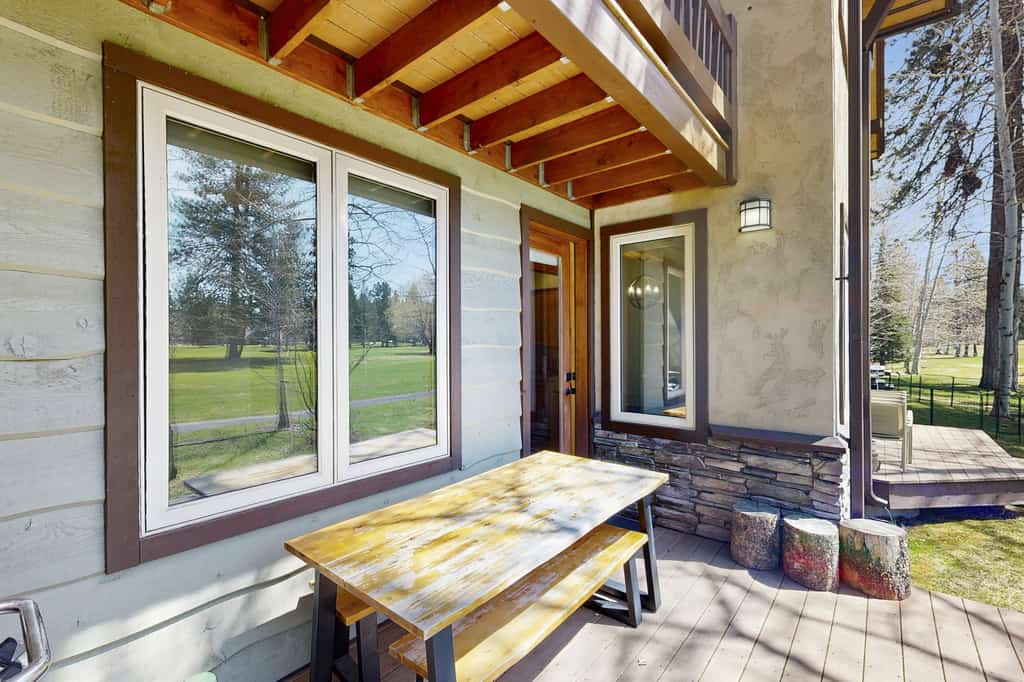 A bright golf course townhome overlooking the McCall Golf Course fairway with a Peloton bike, EV charger, upper deck, and a living room home theater projector for movie nights. Featuring three sleeping spaces, updated finishes, and easy access to Payette Lake and Ponderosa State Park, this comfortable retreat is ideal for year-round McCall adventures.