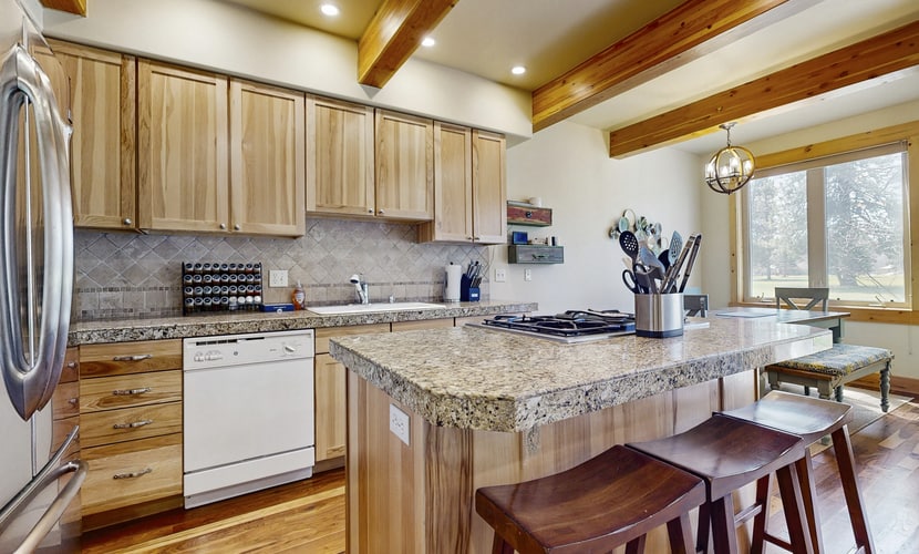 A bright golf course townhome overlooking the McCall Golf Course fairway with a Peloton bike, EV charger, upper deck, and a living room home theater projector for movie nights. Featuring three sleeping spaces, updated finishes, and easy access to Payette Lake and Ponderosa State Park, this comfortable retreat is ideal for year-round McCall adventures.