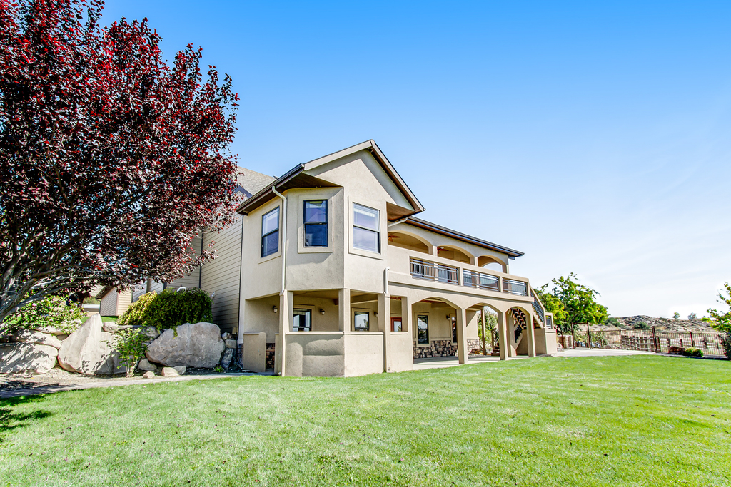Kerry Hill Manor, Vineyard Estate & Views