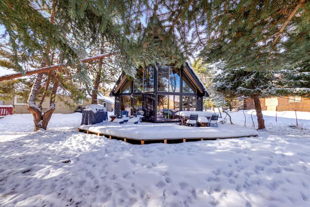 McCall Getaway | Game Room & Lake Activities