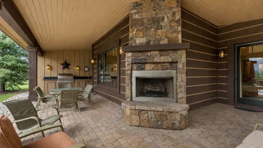 Luxury 3-bedroom townhome just outside McCall features high-end finishes, two king suites, and multiple living spaces. The covered back patio includes a fully equipped outdoor kitchen, dining area, and fireplace in a quiet, wooded setting that extends toward the Payette River. Inside, enjoy a Wolf range, stainless steel appliances, and multiple lounge areas, including an upstairs TV room.