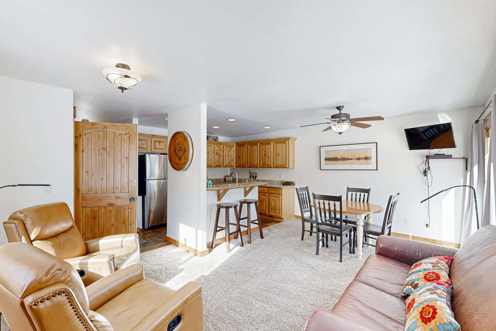 Bright McCall Townhome | Pool + Walk to Lake + Gym
