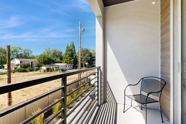 This modern 3-bedroom, 3.5-bathroom Boise townhome is conveniently located near Boise State University, downtown, and the airport. Spread across three levels, the home features an open-concept living area, fully equipped kitchen, private balcony, and room for up to six guests. With central A/C, a private two-car garage, and a dog-friendly policy, it's a great home base for exploring Boise. Please review all parking information before booking.