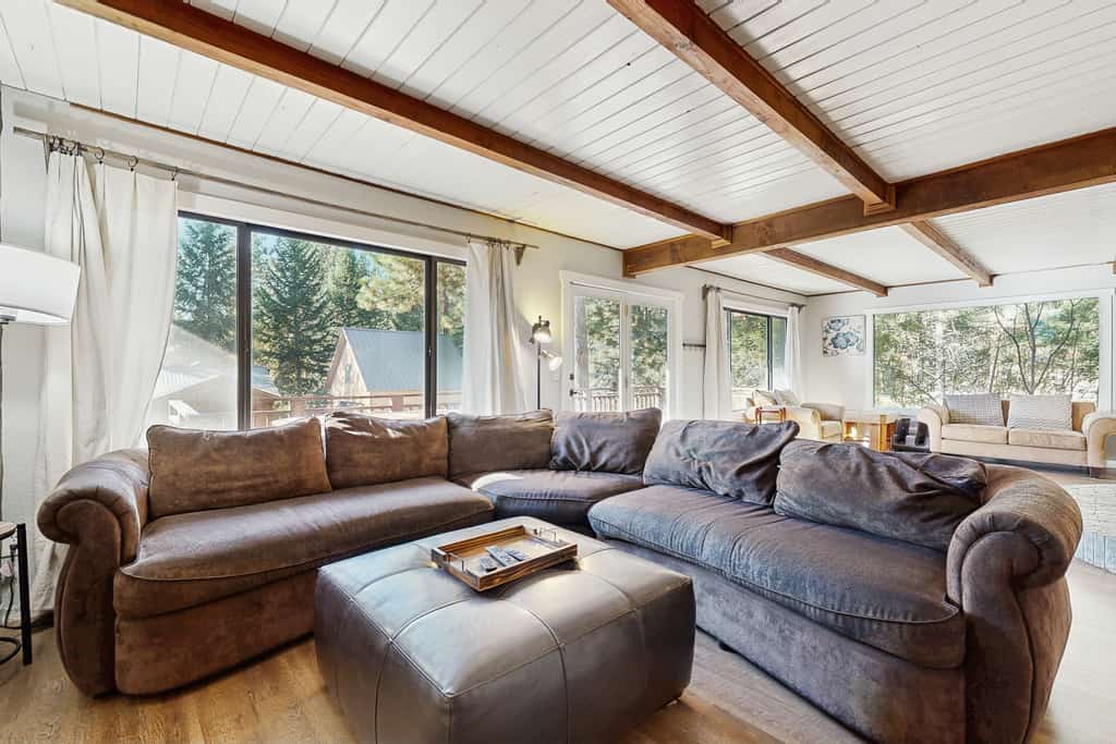 A spacious, pet-friendly McCall cabin tucked among towering Ponderosa pines, featuring a fenced backyard, private hot tub, air conditioning, and room for the whole group. With vaulted ceilings, large windows throughout the main living spaces, and an easy walk to the lake and downtown McCall, this classic cabin is designed for comfortable mountain getaways year-round.