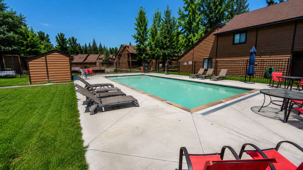 A comfortable condo in the Aspens, just a short walk from Davis Beach and Payette Lake. This two-bedroom condo features vaulted ceilings, a loft hangout space, wood stove, jetted tub, private deck with grill, and access to the Aspens community amenities including a seasonal outdoor pool, tennis court, picnic areas, and open green space.