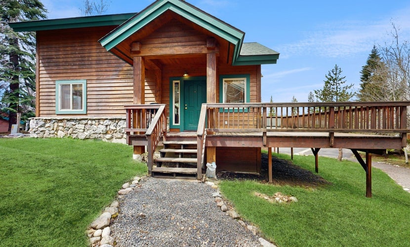A cozy, quintessential McCall cottage in Spring Mountain Ranch with a loft, large deck, and comfortable living spaces. Enjoy access to community amenities including a pool, hot tub, fitness center, and tennis/pickleball courts, all just minutes from downtown McCall and Payette Lake.