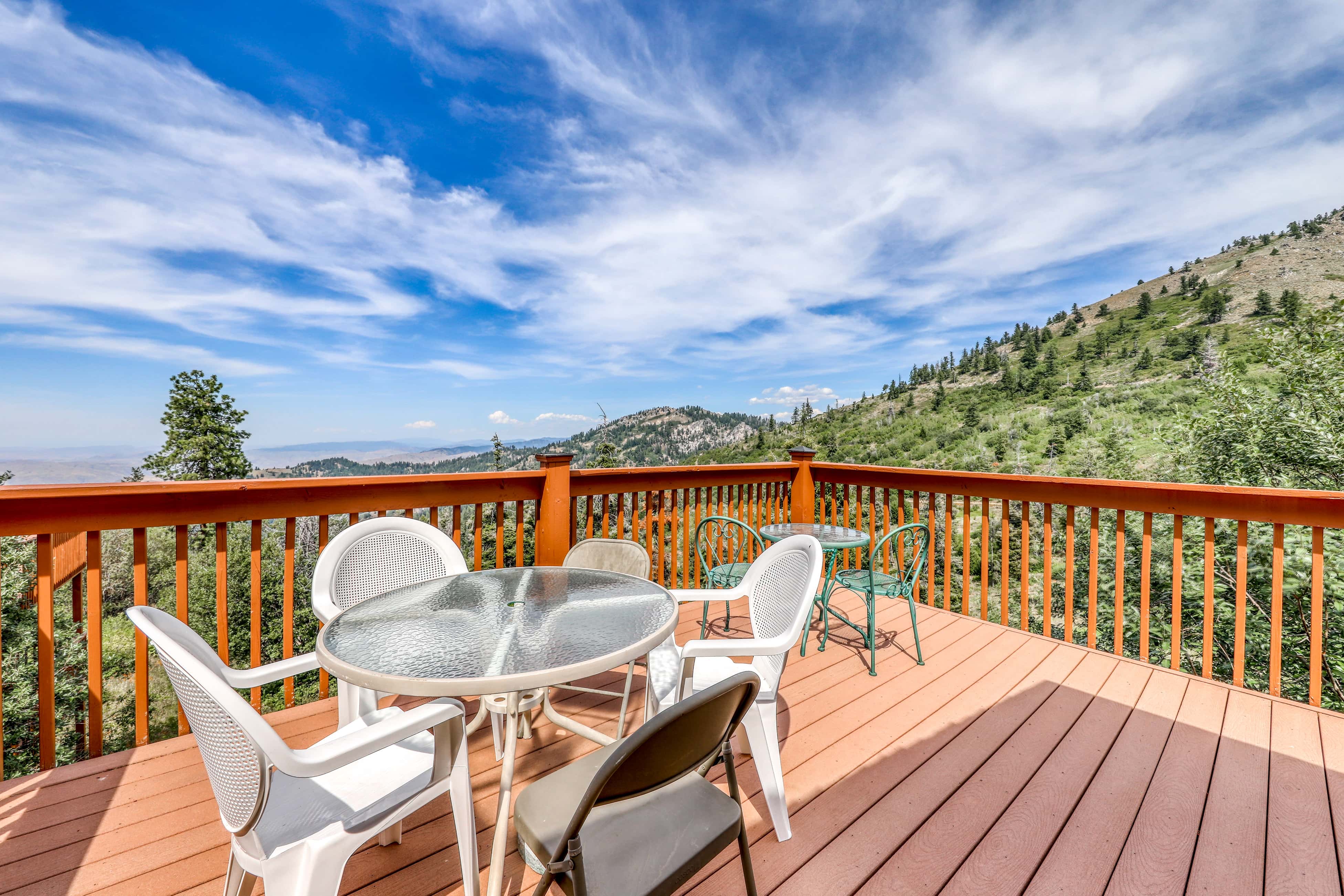 Ski-In Ski-Out Bogus Basin Condo with 2 Decks