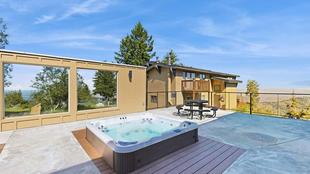 Ski-In Ski-Out Bogus Basin Condo with 2 Decks