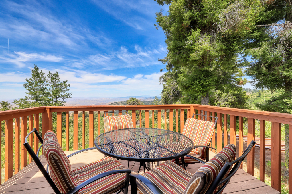 Mountain Condo Ski Access & Sunset Deck