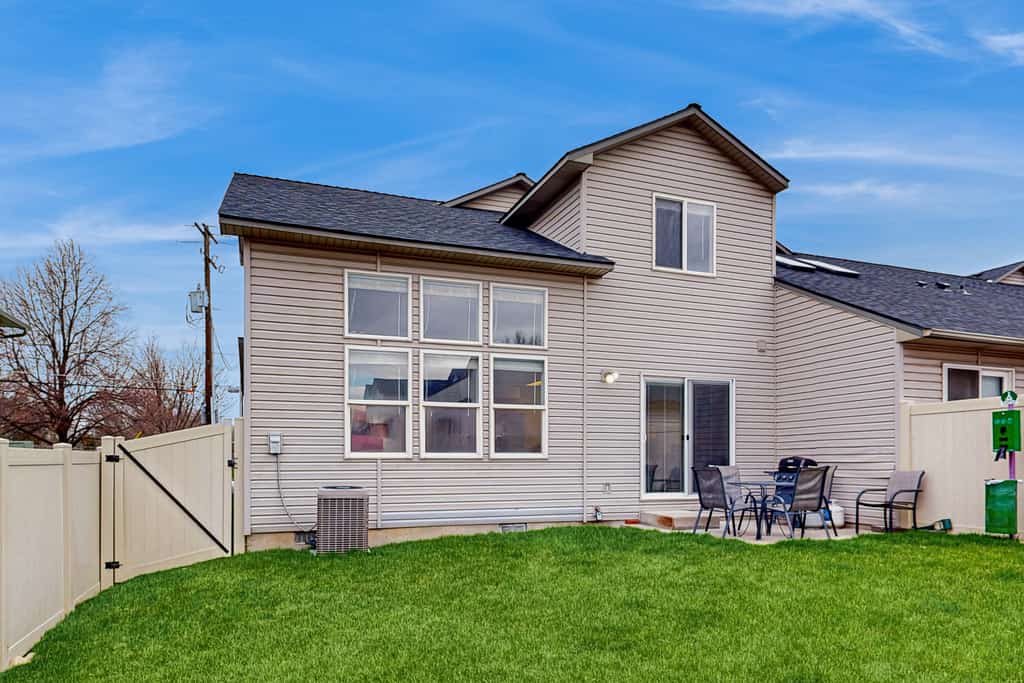 Family Home - 5min to Airport & Shoshone Park