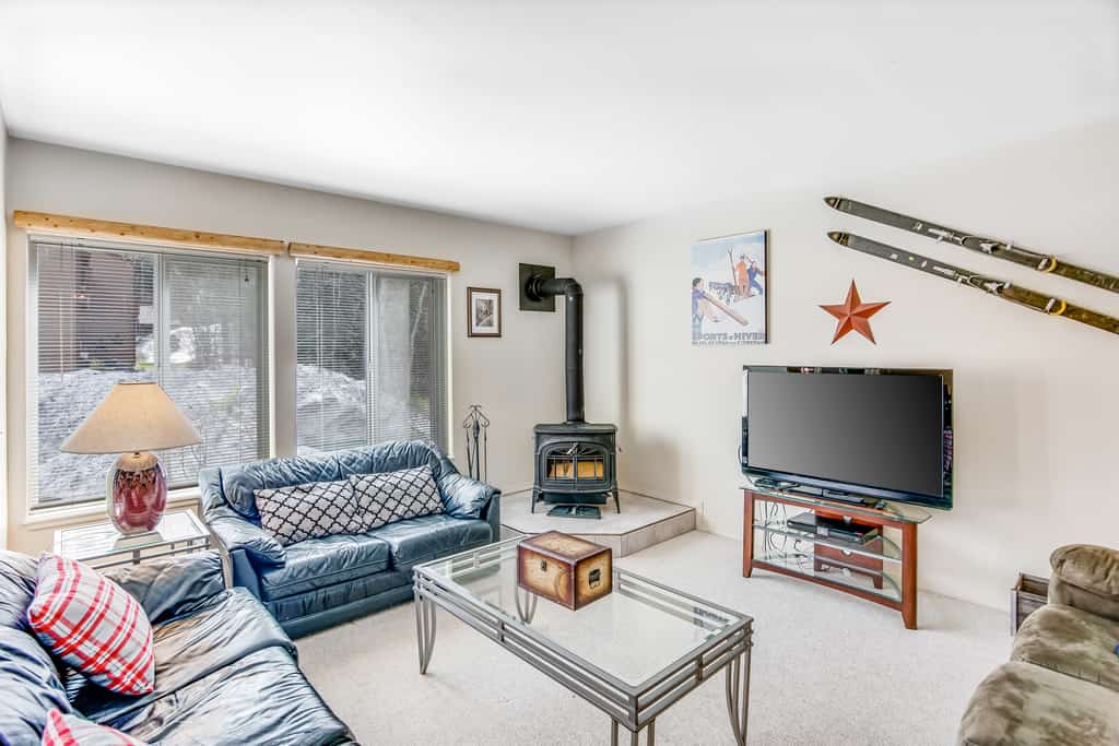 A comfortable ground-floor Aspen Village condo in the heart of McCall with two queen suites, a wood-burning fireplace, and access to resort-style community amenities including pools, hot tub, sauna, fitness center, and sports courts. Featuring an open-concept layout, private patio with grill, and a sleeper sofa for additional flexibility, this cozy mountain retreat offers easy access to Payette Lake, golf, downtown dining, and year-round recreation.
