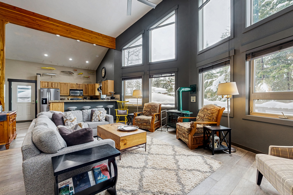 4BR McCall Cabin | Loft, AC, Large Deck