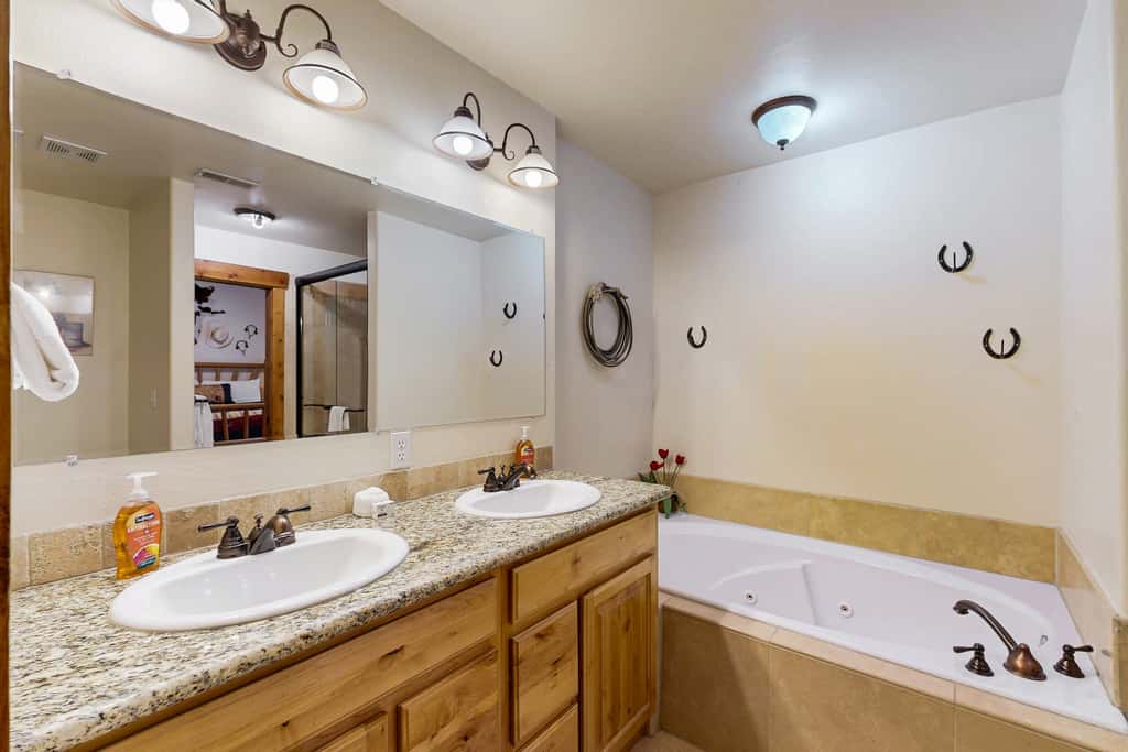 McCall Retreat | AC, Golf, Hot Tub & Beach Nearby