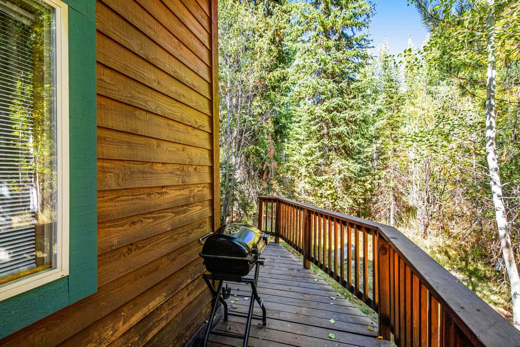Cozy 3BR McCall Cabin | Pool, Hot Tub Access