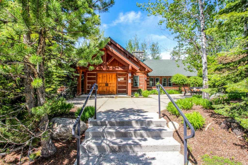 Cozy 3BR McCall Cabin | Pool, Hot Tub Access