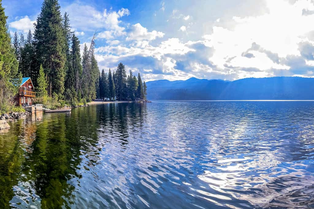 Secluded Lakeside Cabin, Dock, Deck, Lake Views
