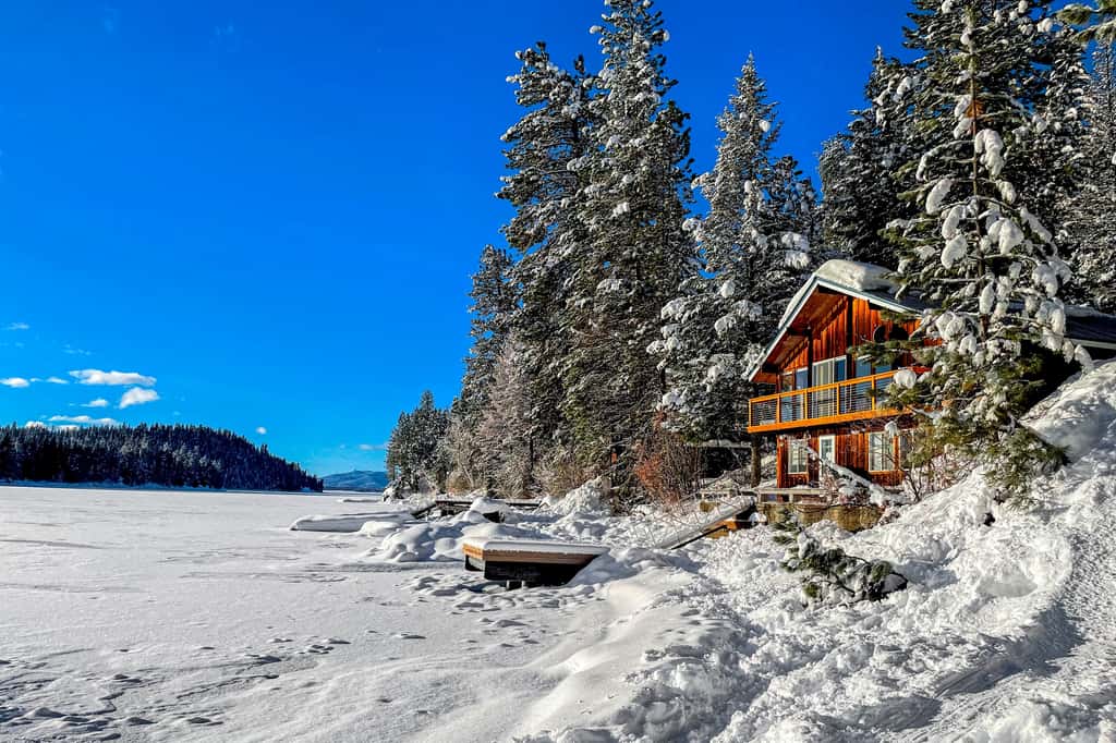 Secluded Lakeside Cabin, Dock, Deck, Lake Views
