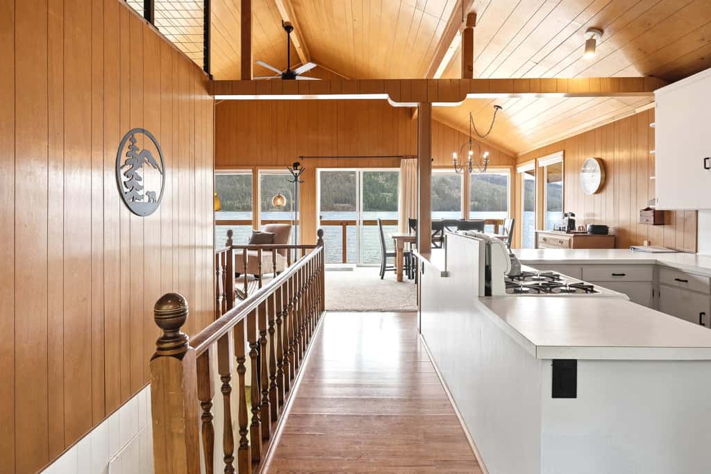 Secluded Lakeside Cabin, Dock, Deck, Lake Views