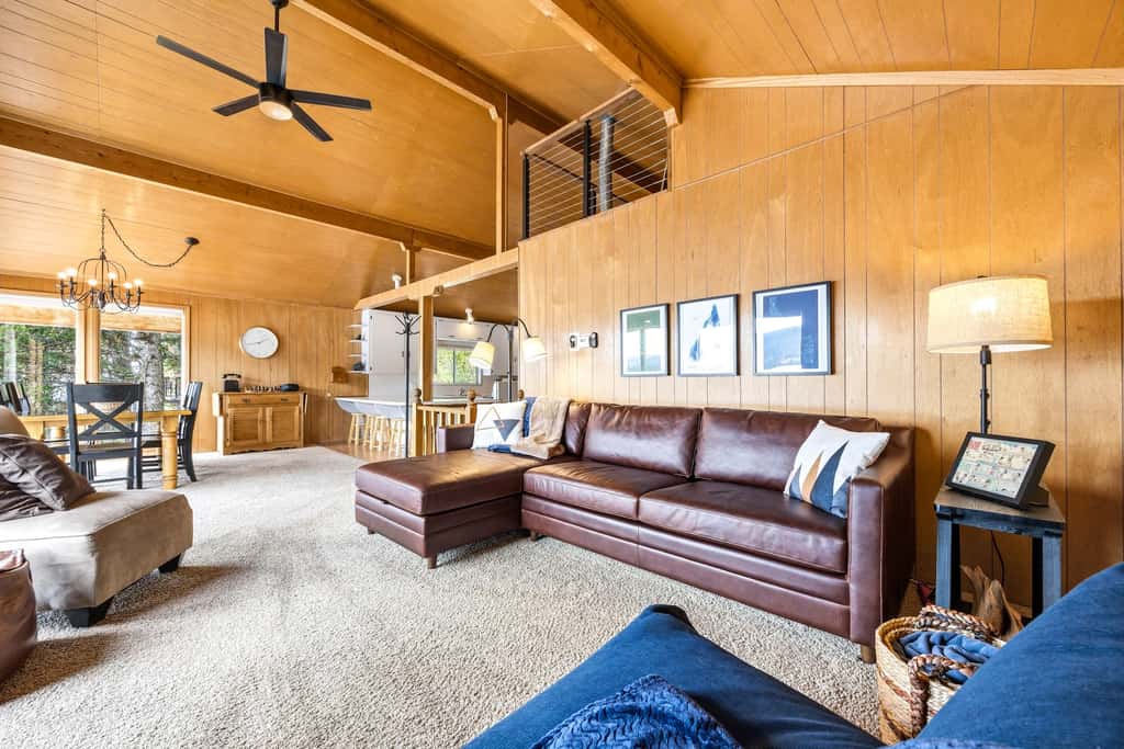 Secluded Lakeside Cabin, Dock, Deck, Lake Views