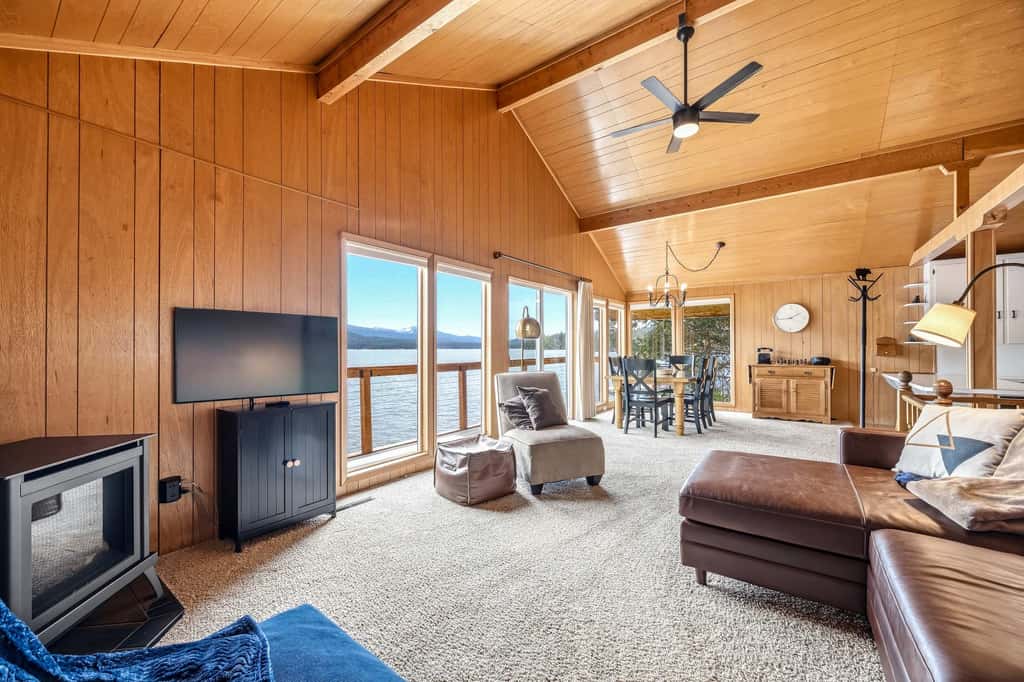 Secluded Lakeside Cabin, Dock, Deck, Lake Views