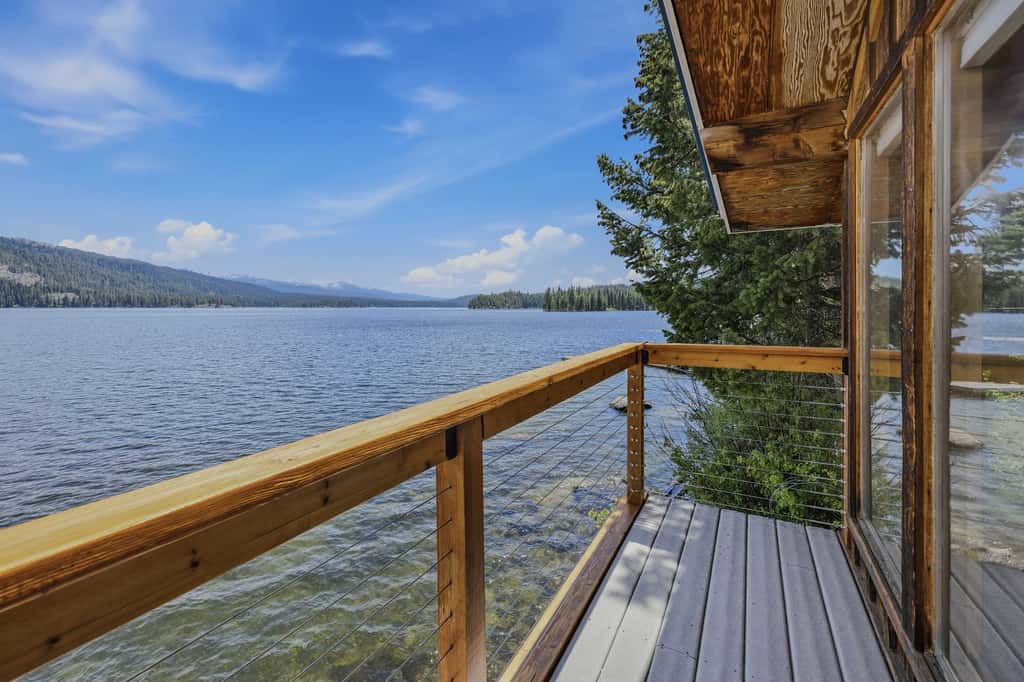 Secluded Lakeside Cabin, Dock, Deck, Lake Views