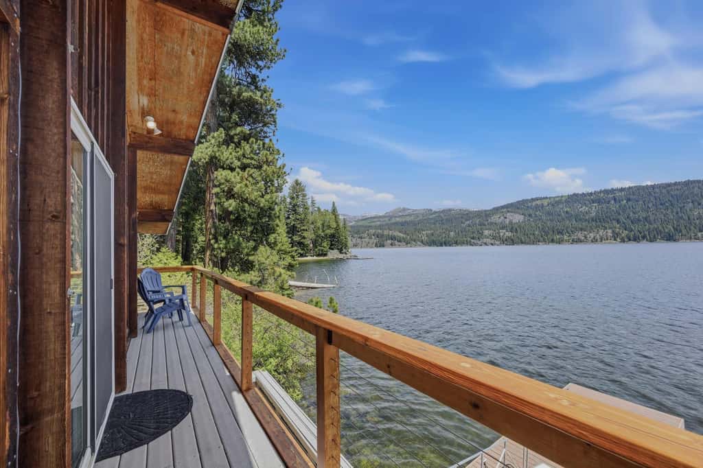 Secluded Lakeside Cabin, Dock, Deck, Lake Views