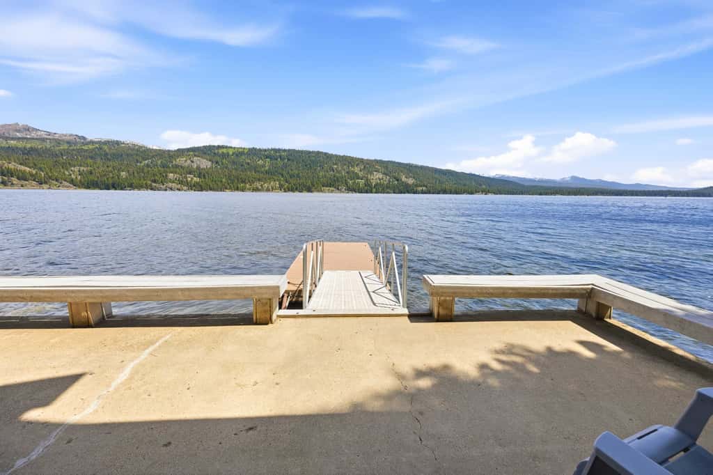 Secluded Lakeside Cabin, Dock, Deck, Lake Views