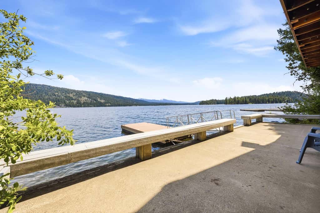 Secluded Lakeside Cabin, Dock, Deck, Lake Views
