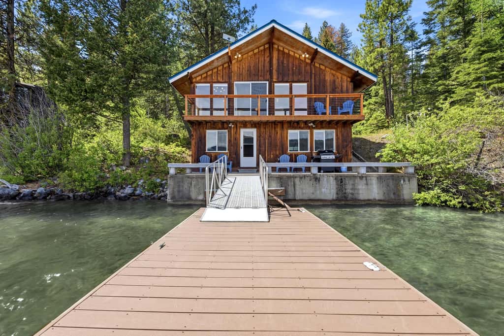 Secluded Lakeside Cabin, Dock, Deck, Lake Views