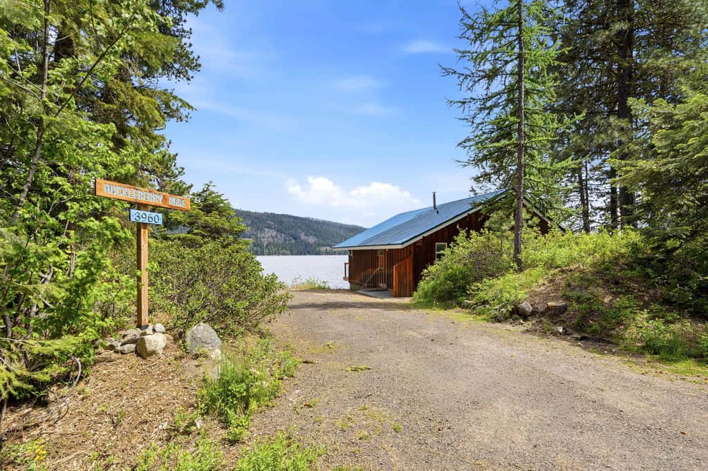 Secluded Lakeside Cabin, Dock, Deck, Lake Views