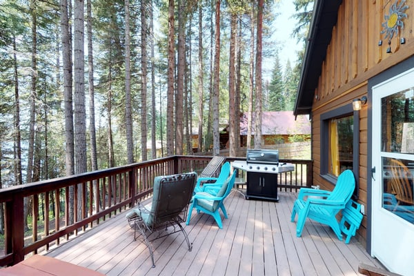 Classic lakefront cabin with a private dock, large deck, and direct access to Payette Lake. This nostalgic McCall retreat combines cozy cabin charm with beautiful lake views, updated beds, and an unbeatable waterfront setting just steps from the water.
