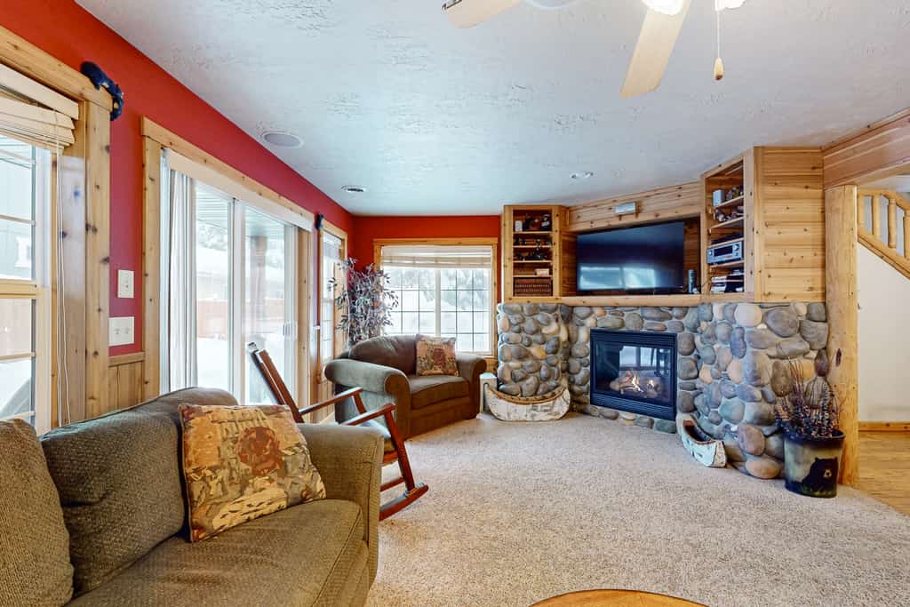 A cozy McCall condo within walking distance of Payette Lake, McCall Golf Course, and nearby walking trails. This three-bedroom retreat features a gas fireplace, fenced backyard patio, air conditioning, stainless steel appliances, and comfortable spaces for families or small groups. Conveniently located close to downtown McCall, local restaurants, and year-round outdoor recreation.