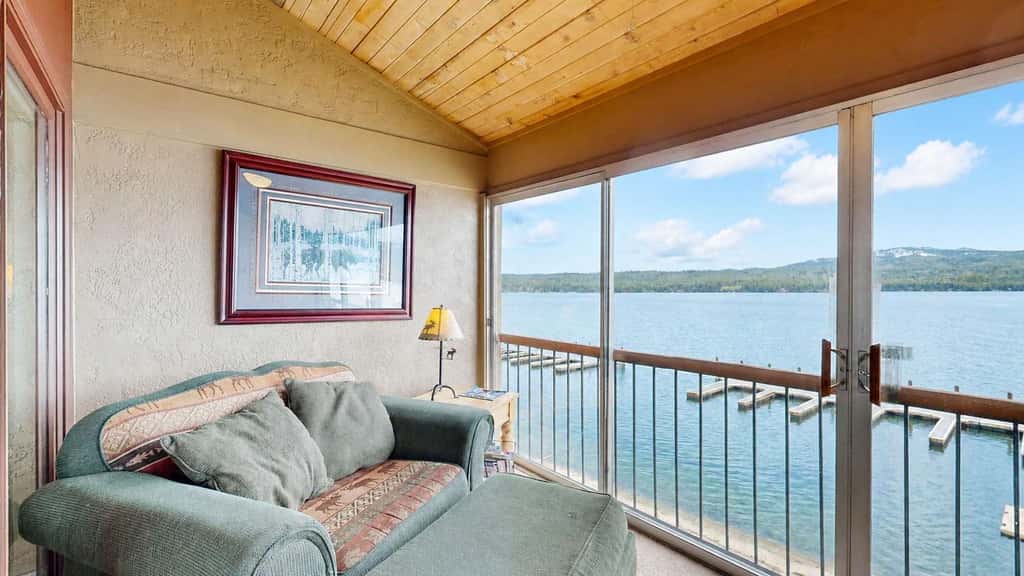 Lakefront McCall Condo, Pool, Beach, Walk to Town