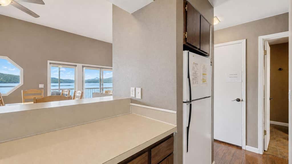 Lakefront McCall Condo, Pool, Beach, Walk to Town