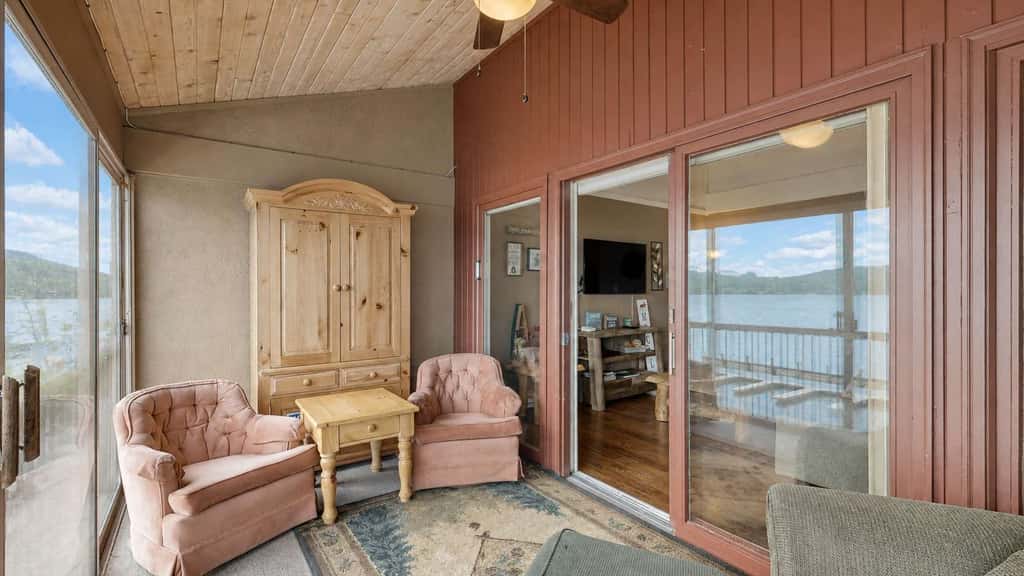 Lakefront McCall Condo, Pool, Beach, Walk to Town