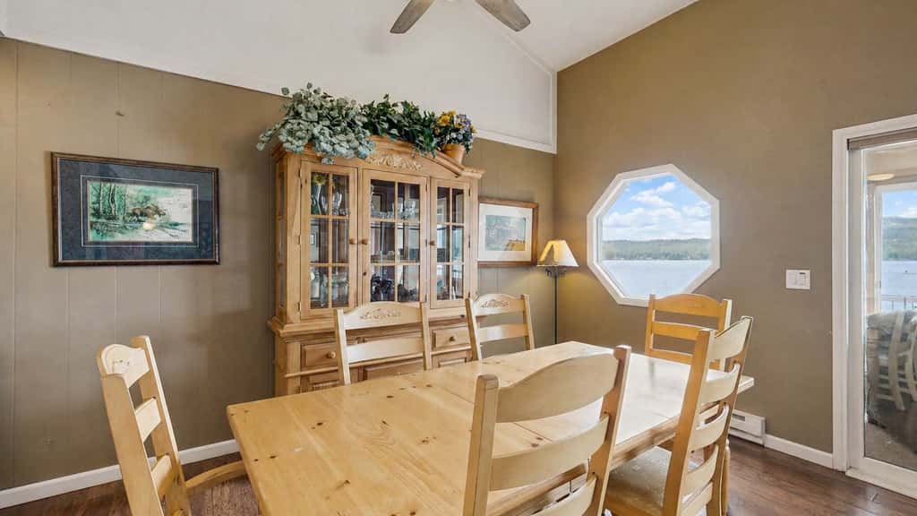 Lakefront McCall Condo, Pool, Beach, Walk to Town