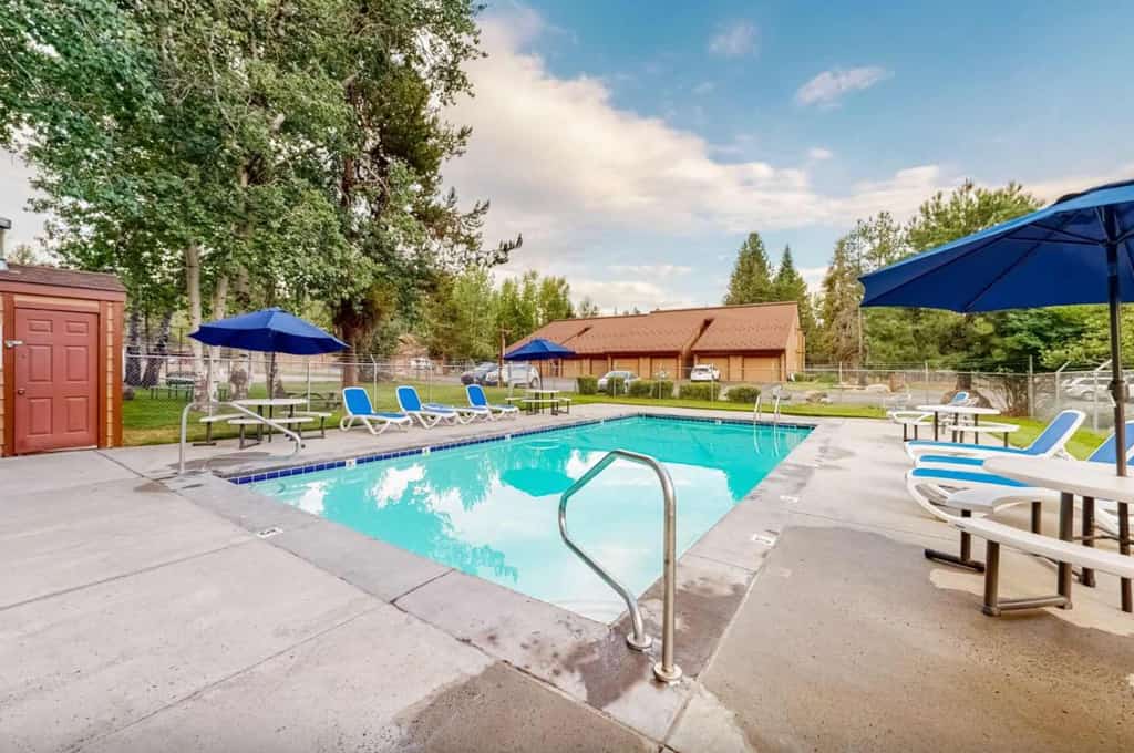 A cozy two-story condo in Aspen Village with access to indoor and outdoor pools, hot tub, fitness center, and courts for tennis, pickleball, and racquetball. Featuring vaulted ceilings, a wood-burning stove, multiple sleeping spaces, and a balcony with outdoor seating, this centrally located McCall retreat is close to Payette Lake, downtown, and McCall Golf Club.
