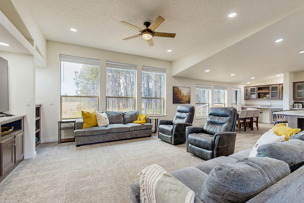 Donnelly Home, Hot Tub, AC, Fire Pit,Extra Parking