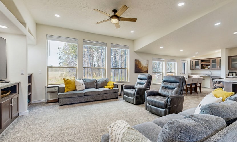 Beautiful modern retreat, family-focused cabin on the edge of a 100-acre meadow in Donnelly. Designed for comfort and connection, with a hot tub, fire pit, air conditioning, and parking for boat trailers. Just one mile to Lake Cascade and downtown Donnelly, with easy access to Tamarack Resort and McCall.